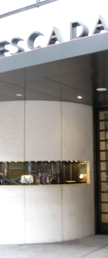 Escada 715